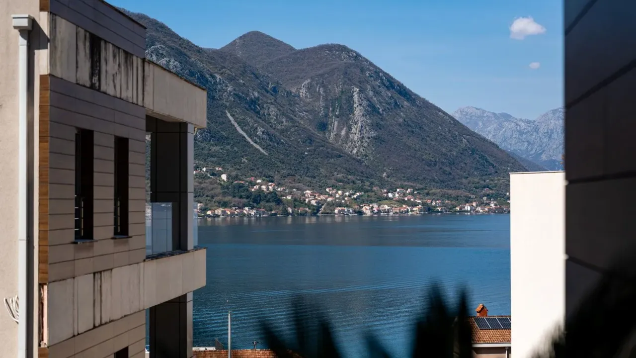 Sale, two bedroom apartment, 82m², Dobrota, Kotor