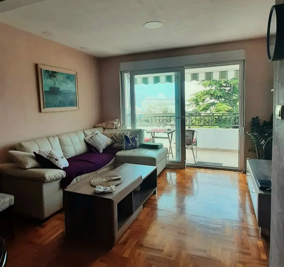 Rent, two bedroom apartment, 60m², Centar, Bar