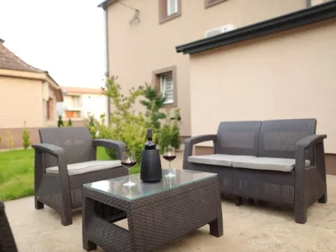 Izdavanje, kuća, 250m², Tološi, Podgorica - image 4