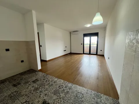 Izdavanje, dvosoban stan, 68m², Ljubović, Podgorica - image 3