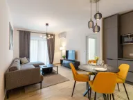 Izdavanje, dvosoban stan, 80m², Bečići, Budva - image 1