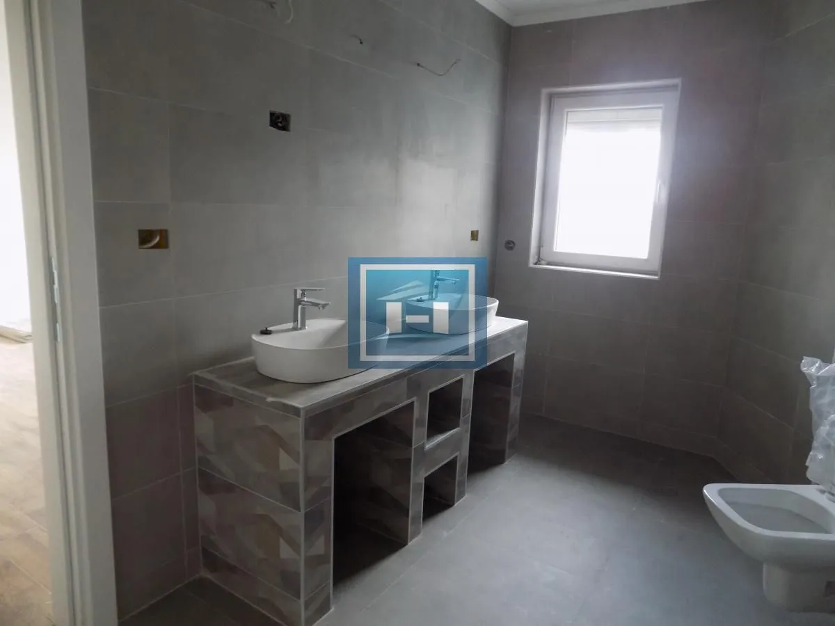 Prodaja, četvorosoban stan, 150m², Jagodnjak, Paraćin