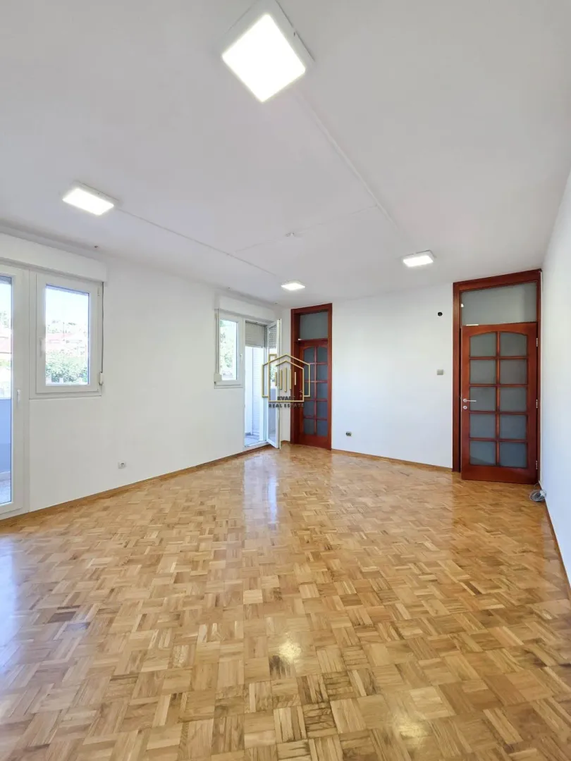 Rent, office space, 82m², Momišići, Podgorica