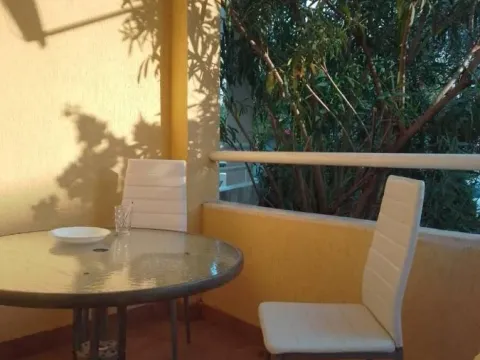 Rent, one bedroom apartment, 49m², Petrovac, Budva