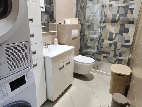 Izdavanje, jednosoban stan, 61m², Centar, Podgorica - image 4