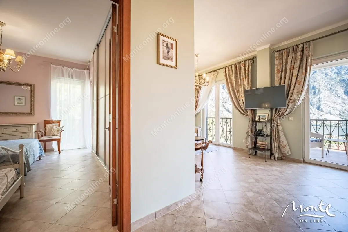 Prodaja, jednosoban stan, 63m², Orahovac, Kotor