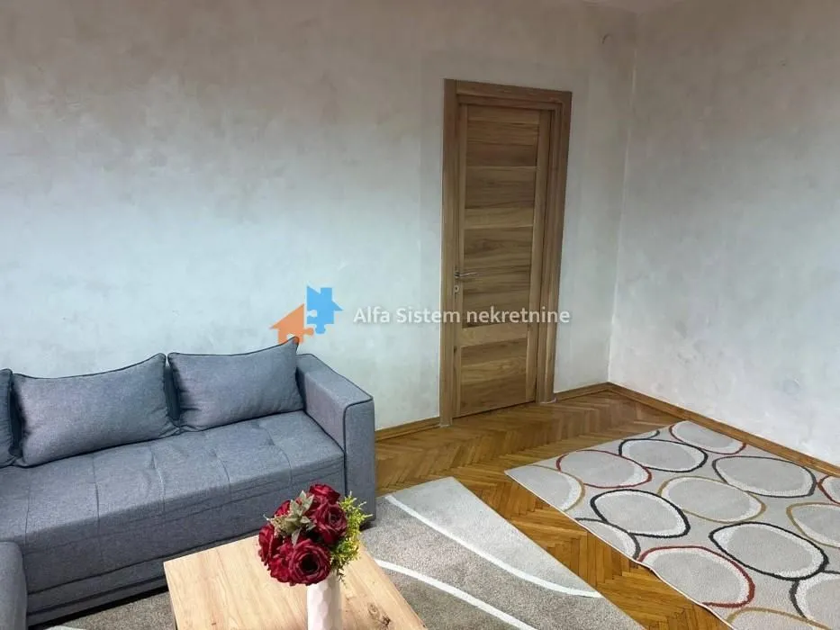 Izdavanje, trosoban stan, 105m², Savski Venac, Beograd