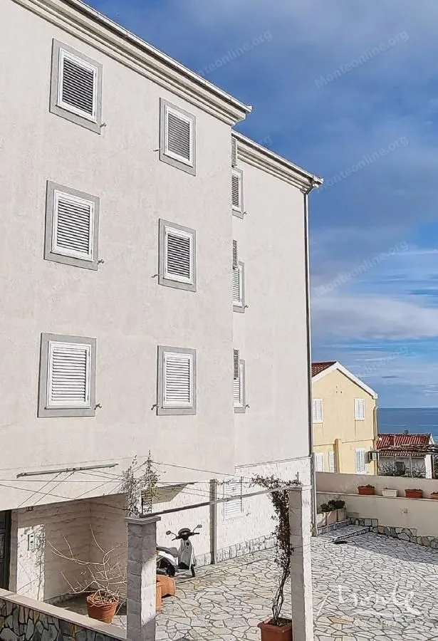 Sale, office space, 950m², Bečići, Budva