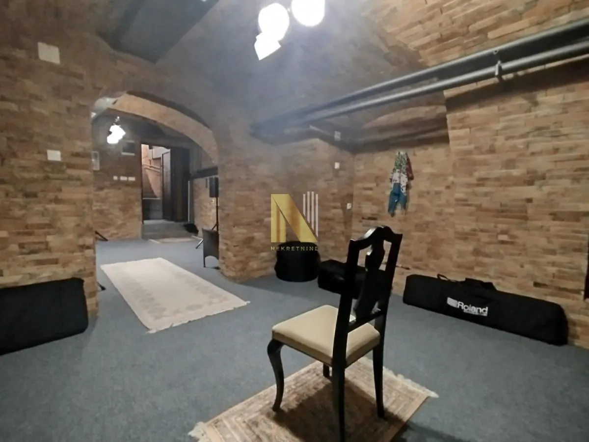 Rent, office space, 160m², Centar, Novi Sad