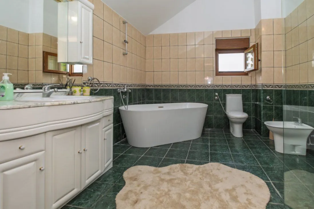 Rent, five bedroom apartment, 280m², Gorica C, Podgorica