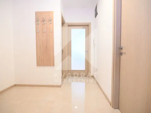 Izdavanje, poslovni prostor, 75m², City Kvart, Podgorica - image 12