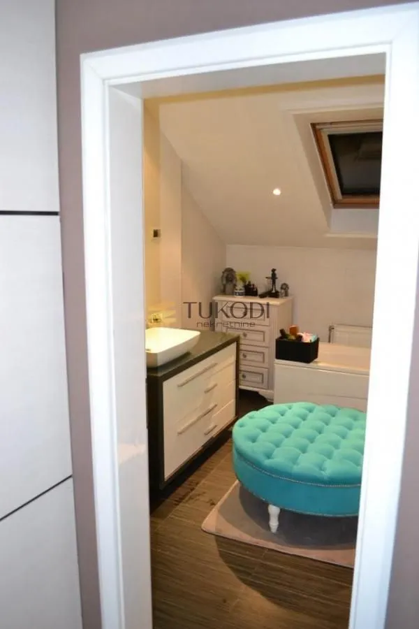 Prodaja, četvorosoban stan, 130m², Grbavica, Novi Sad Sve Podlokacije