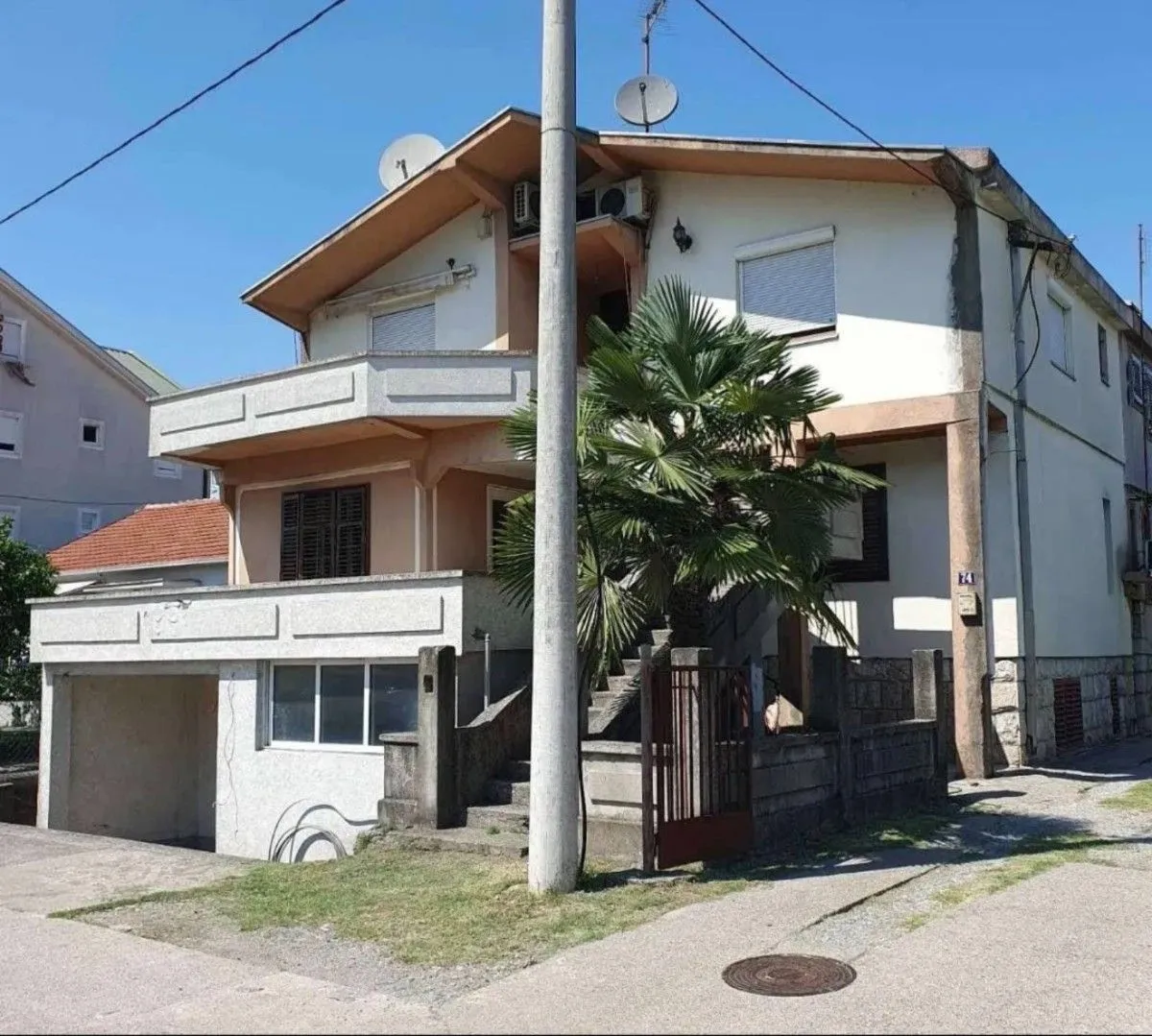 Sale, house, 358m², Dalmatinska ulica, Podgorica