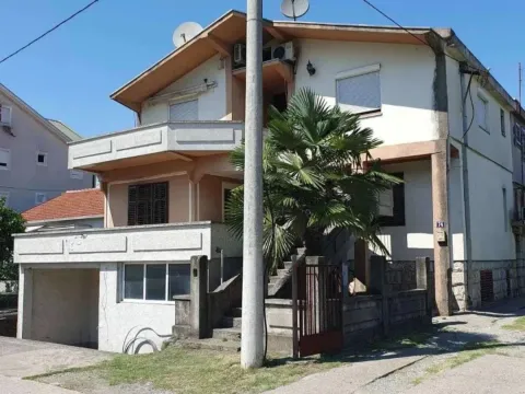 Sale, house, 358m², Dalmatinska ulica, Podgorica - image 1