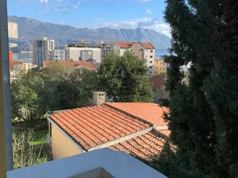 Rent, one bedroom apartment, 50m², Budva, Crna Gora - image 9