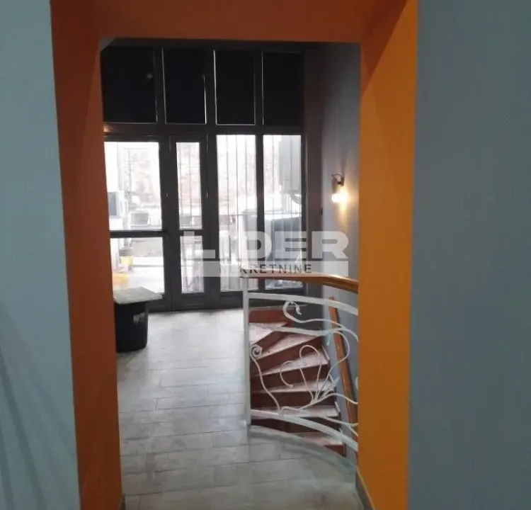 Izdavanje, poslovni prostor, 105m², Stari Grad, Beograd