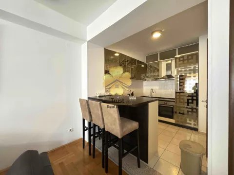 Izdavanje, jednosoban stan, 55m², City Kvart, Podgorica - image 4