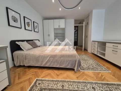 Izdavanje, trosoban stan, 92m², Centar, Novi Sad - image 8