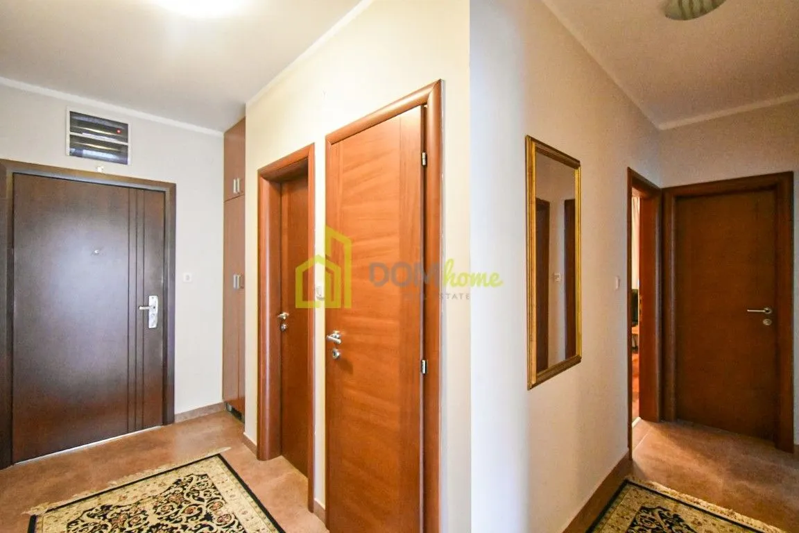 Izdavanje, dvosoban stan, 90m², Gorica C, Podgorica