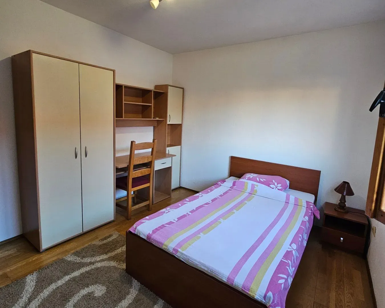 Izdavanje, kuća, 216m², Dalmatinska ulica, Podgorica