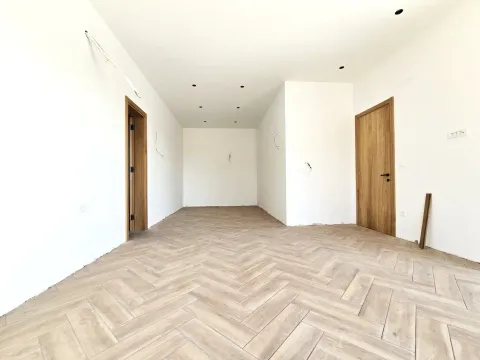 Rent, house, 434m², Farmaci, Podgorica - image 16