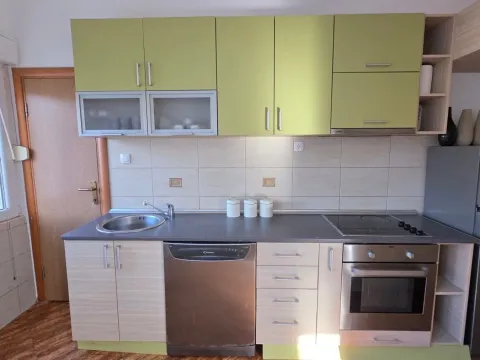 Izdavanje, trosoban stan, 100m², Seljanovo, Tivat - image 8