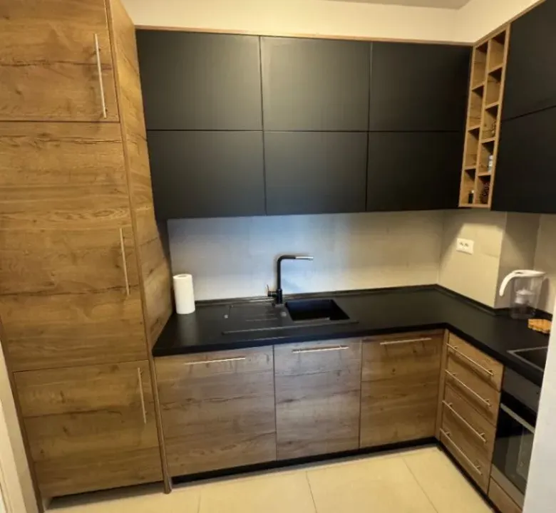 Izdavanje, dvosoban stan, 66m², Centar, Podgorica