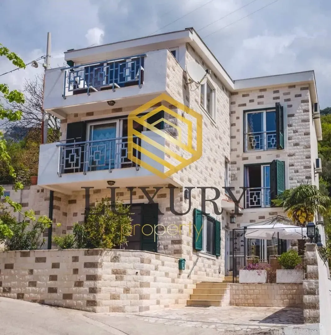 Izdavanje, kuća, 230m², Bečići, Budva