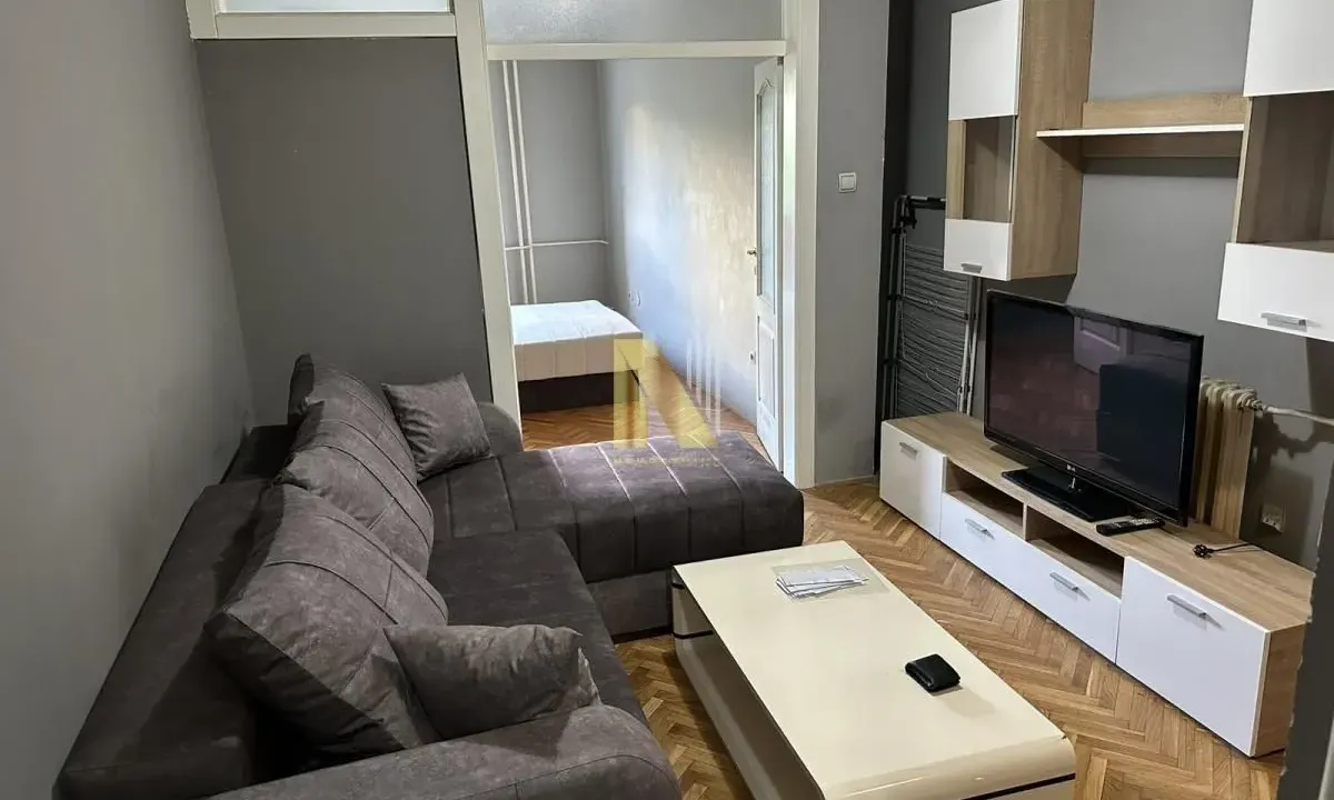 Izdavanje, jednosoban stan, 33m², Bulevar Oslobodjenja, Novi Sad Sve Podlokacije
