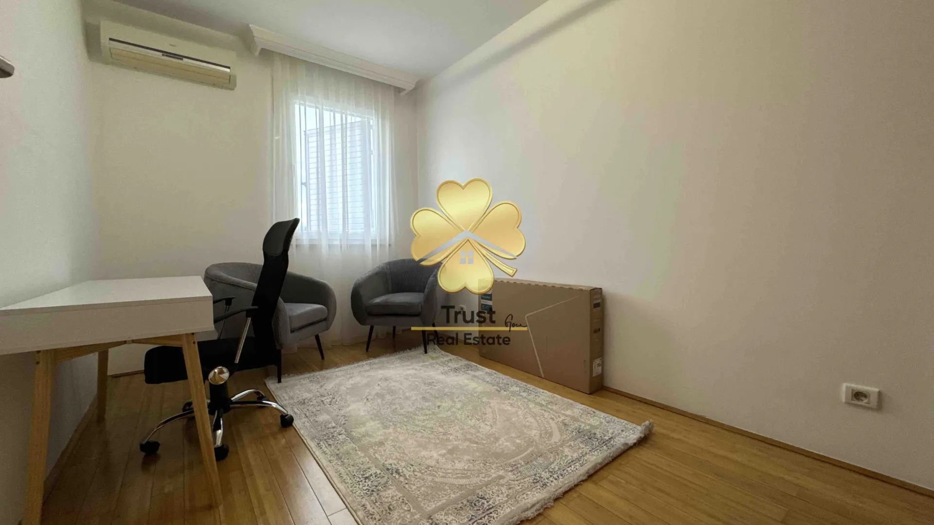 Izdavanje, trosoban stan, 90m², Obala Morače, Podgorica