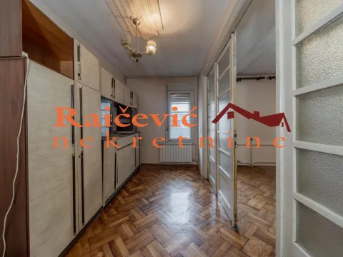 Prodaja, trosoban stan, 77m², Centar, Stara Pazova - image 2