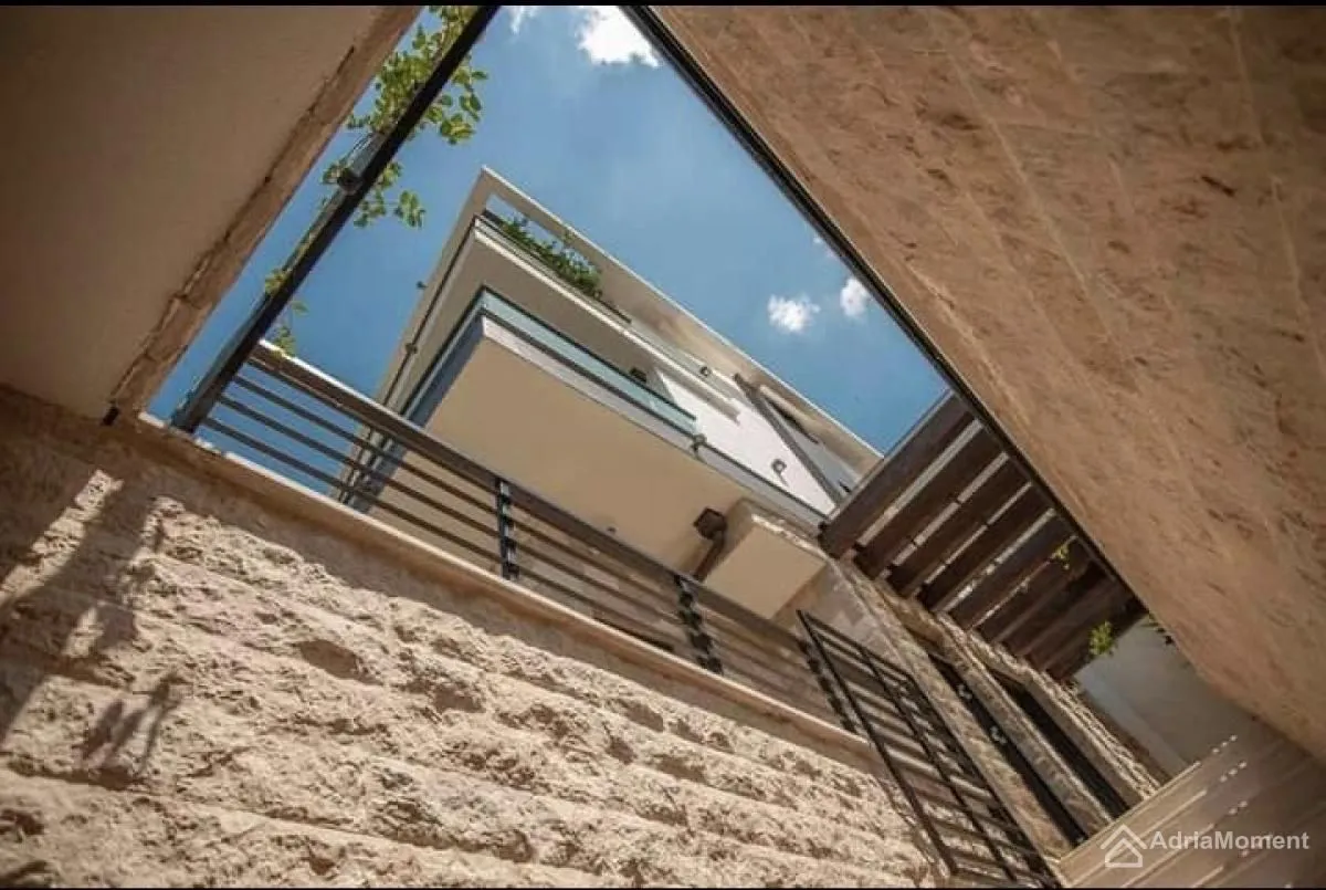 Sale, house, 210m², Dobrota, Kotor