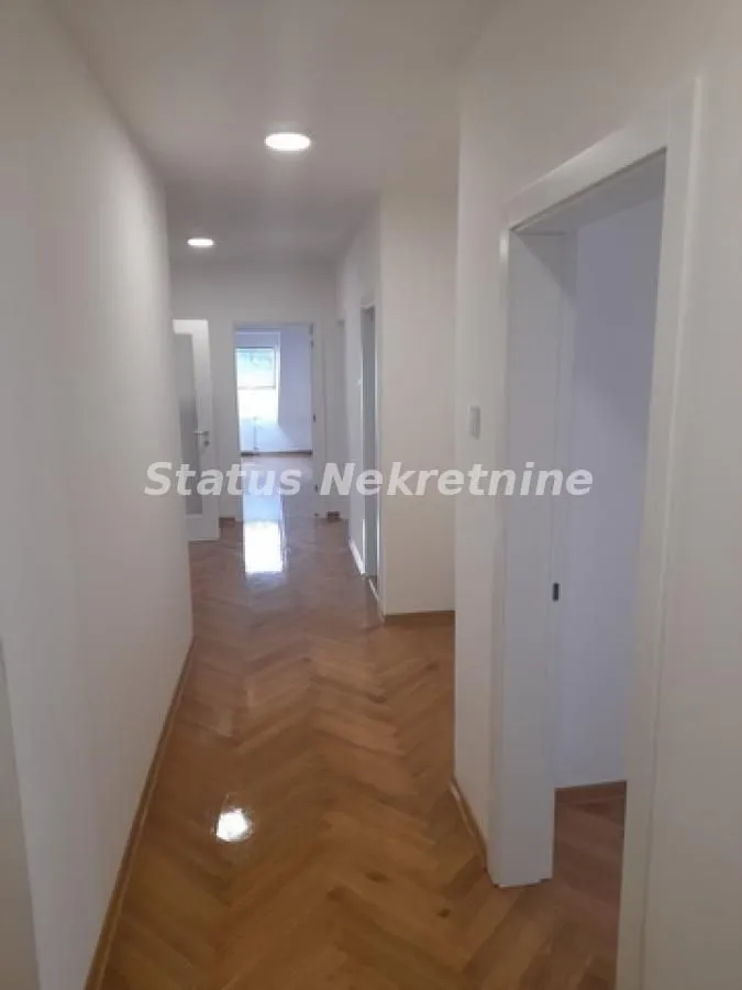 Prodaja, četvorosoban stan, 126m², Centar, Novi Sad