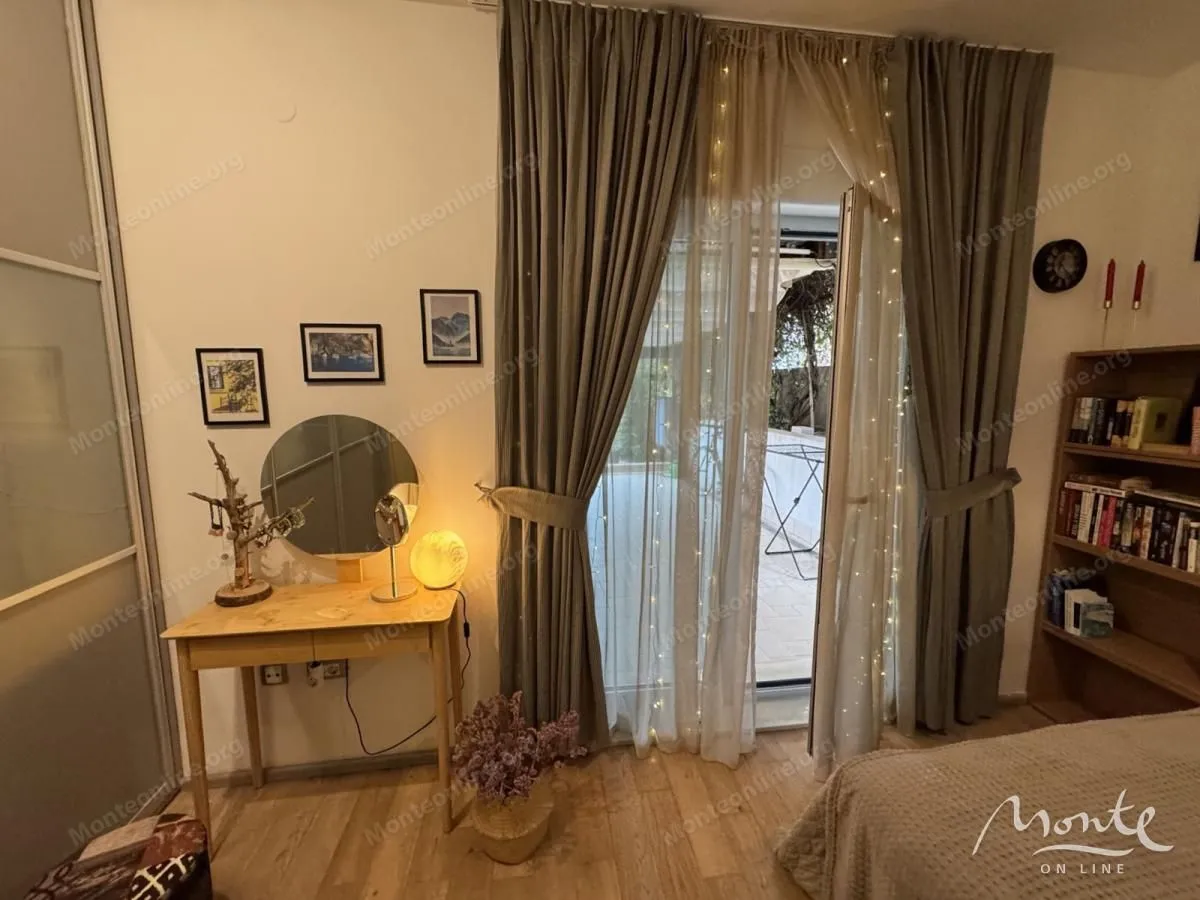 Prodaja, dvosoban stan, 74m², Dobrota, Kotor