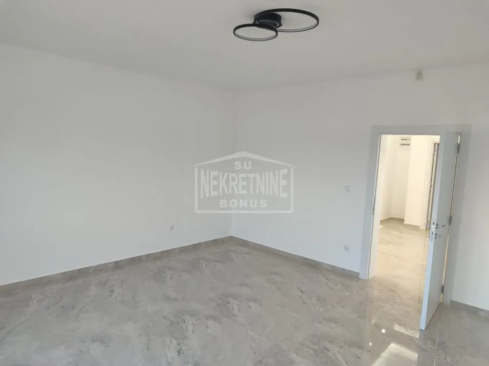 Izdavanje, trosoban stan, 160m², Mali Bajmok, Subotica
