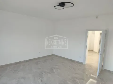 Izdavanje, trosoban stan, 160m², Mali Bajmok, Subotica - image 4