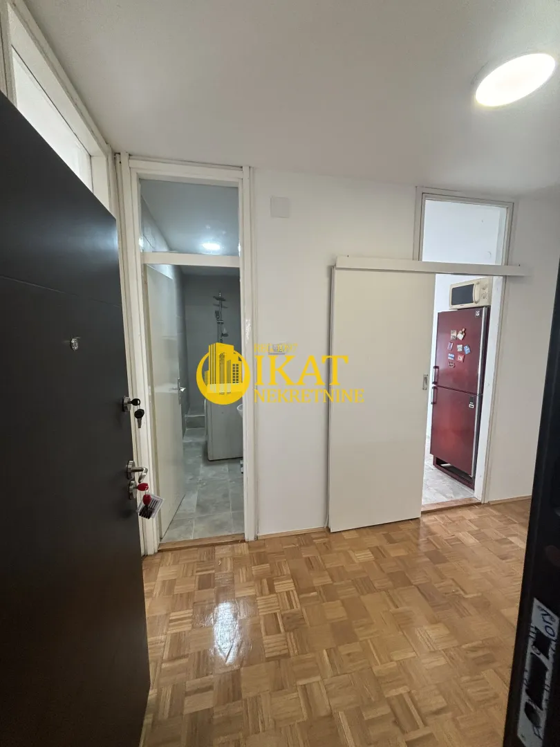 Izdavanje, četvorosoban stan, 120m², Voždovac Sve Podlokacije, Beograd