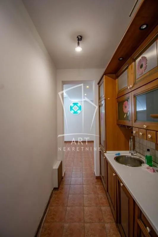 Sale, four bedroom apartment, 133m², Slavija, Vračar Sve Podlokacije