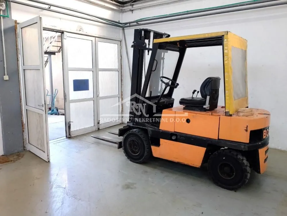 Rent, office space, 1019m², Šimanovci, Pećinci