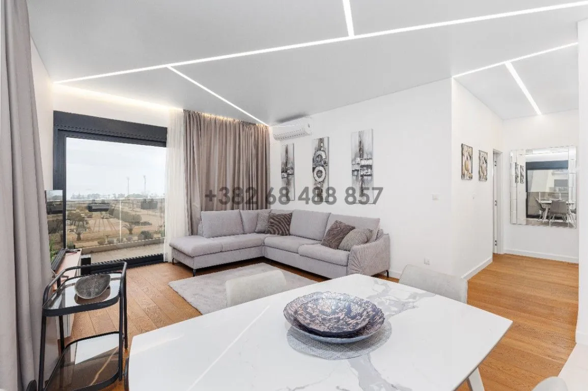 Prodaja, jednosoban stan, 77m², Soho City, Bar