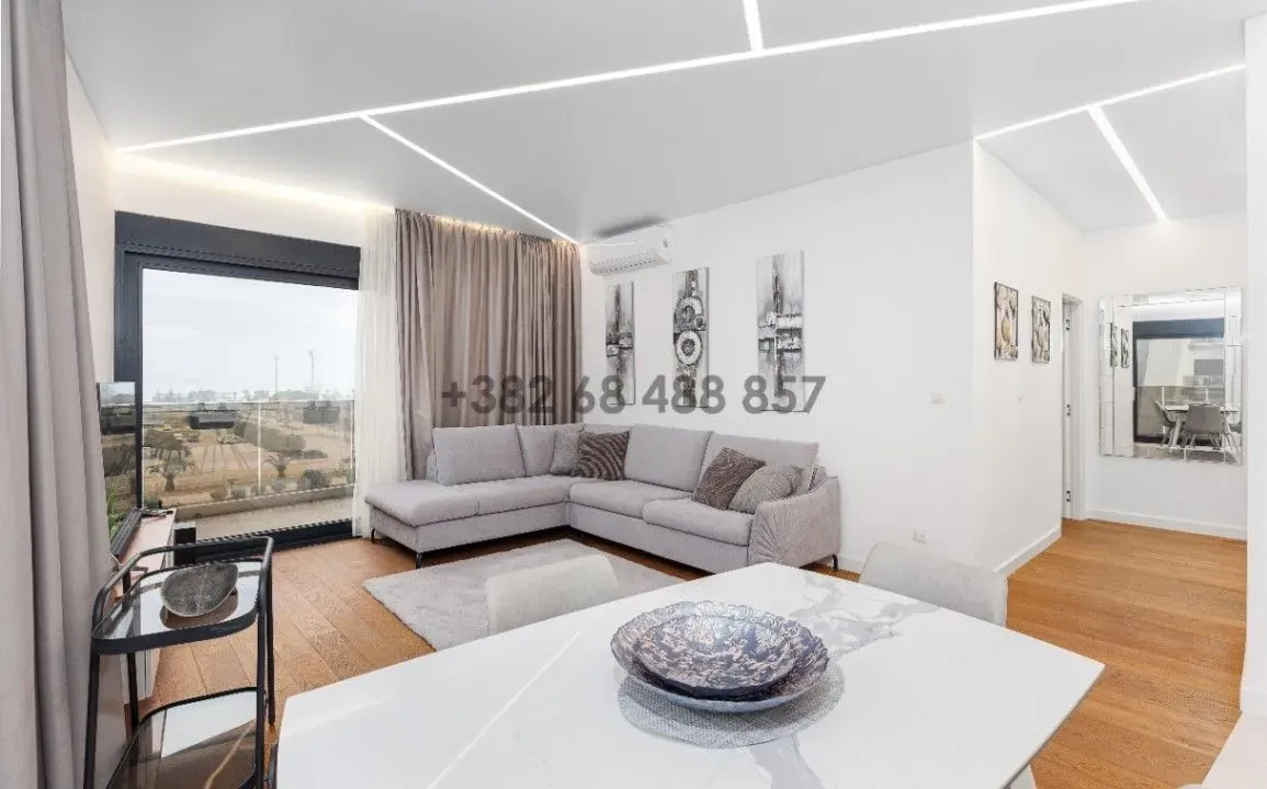 Prodaja, jednosoban stan, 77m², Soho City, Bar