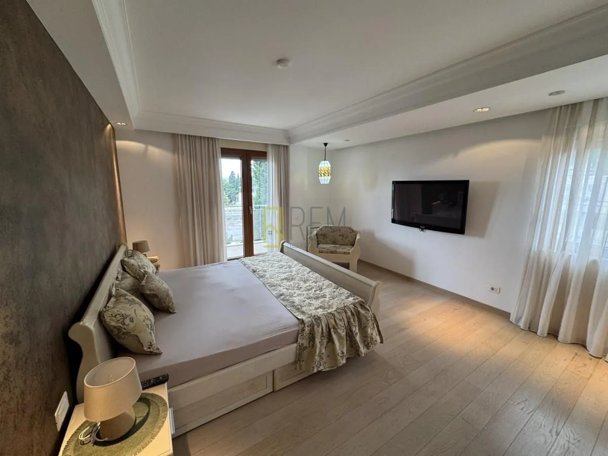 Rent, three bedroom apartment, 263m², Gorica C, Podgorica