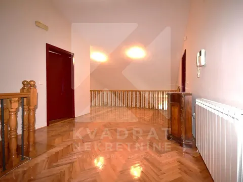 Prodaja, kuća, 370m², Zabjelo, Podgorica - image 19