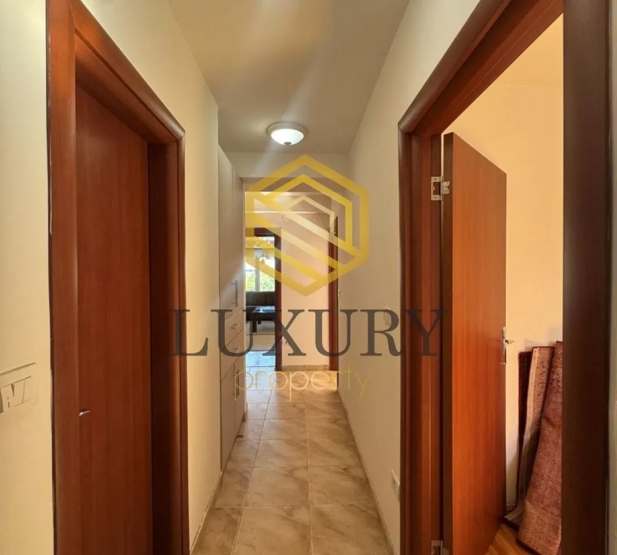 Izdavanje, trosoban stan, 92m², 1 maj, Podgorica