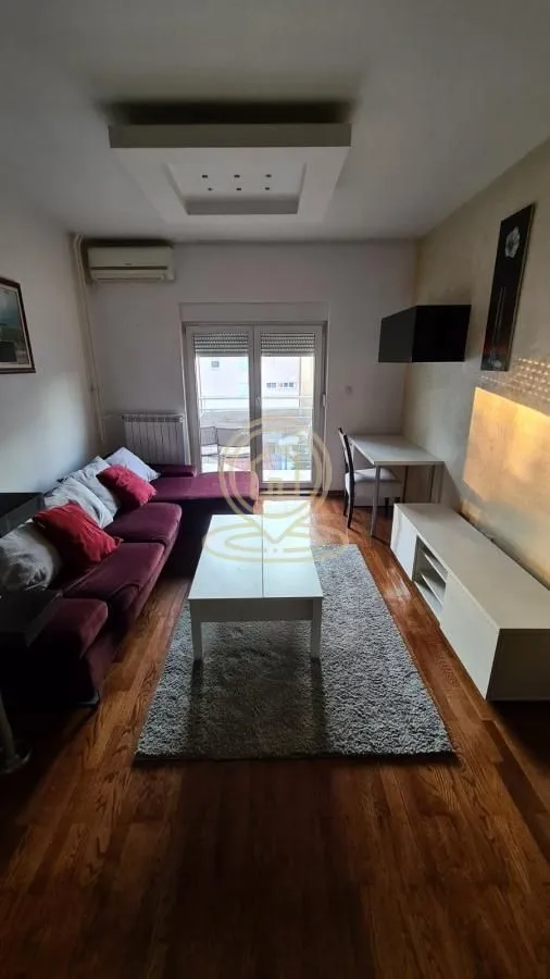 Izdavanje, jednosoban stan, 57m², Čubura, Beograd