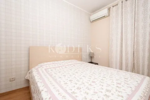 Bedroom with a double bed and air conditioning. - image 11