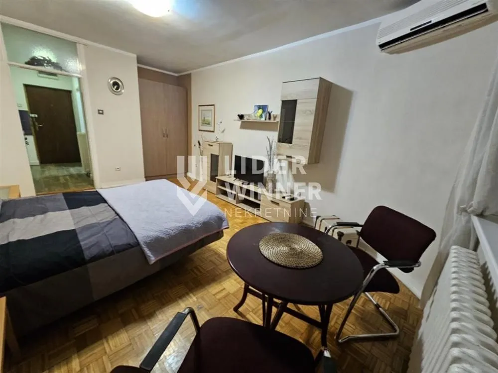 Izdavanje, stan, 27m², Slavija, Vračar Sve Podlokacije