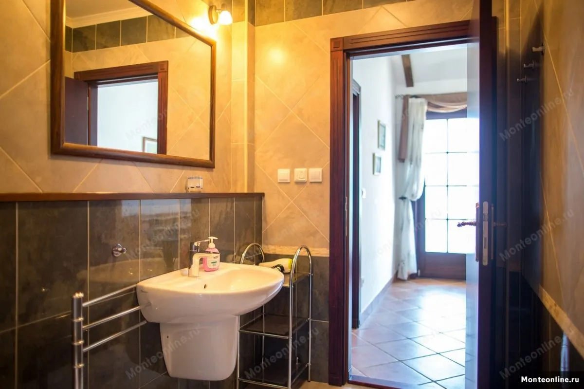 Prodaja, kuća, 235m², Kostanjica, Kotor