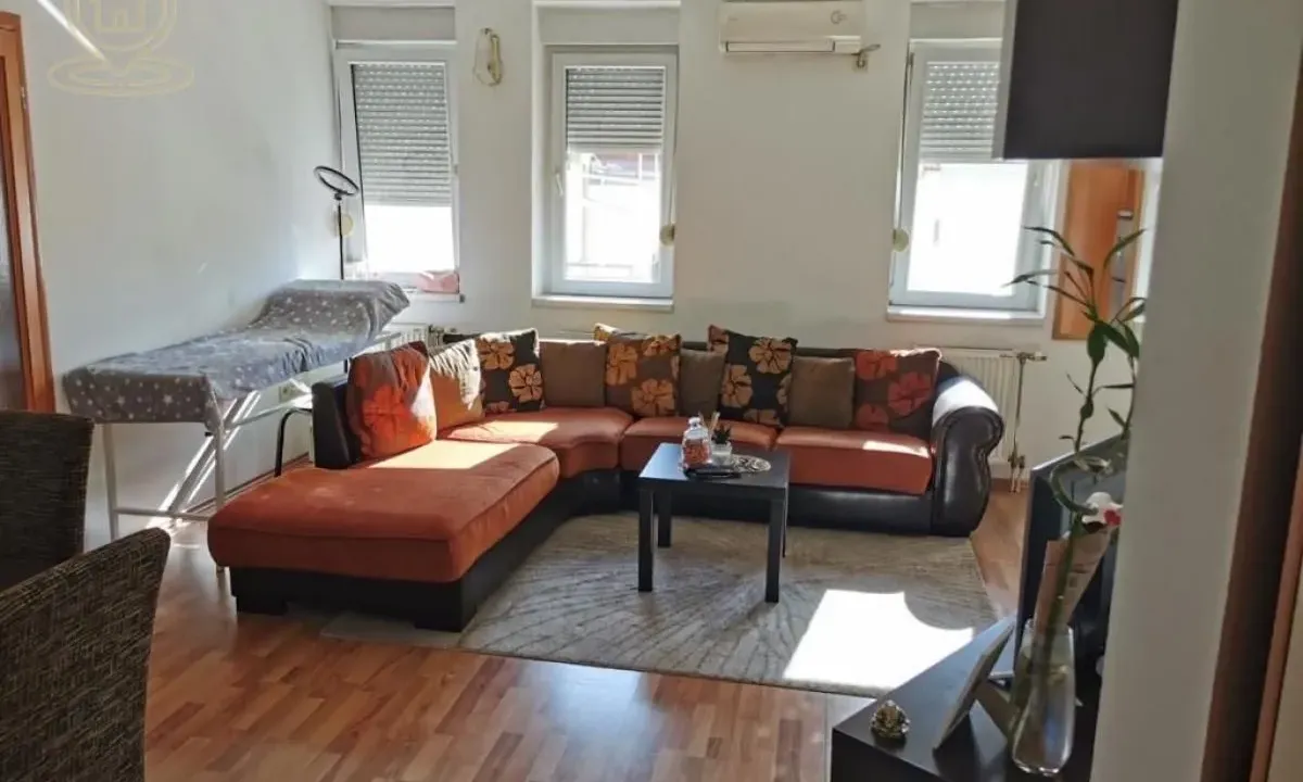 Izdavanje, jednosoban stan, 40m², Bulevar Oslobodjenja, Novi Sad Sve Podlokacije