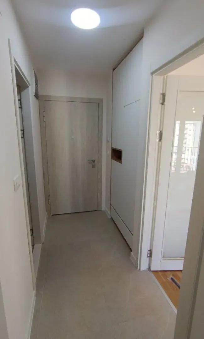 Izdavanje, jednosoban stan, 42m², Pobrežje, Podgorica